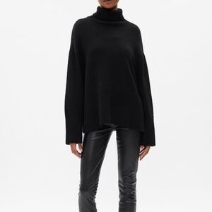 GAP EUC Turtleneck split hem sweater - size S